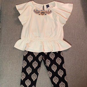 Baby Gap Flutter Shirt and Capri Pant (Size 3T)